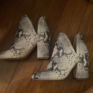 Steve Madden snake skin bootie size 7.5
